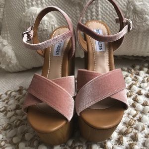 Steve Madden Brittany Blush Pink Velvet Wedges 6